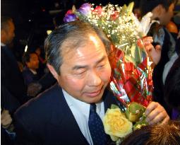 Ex-mayor with no party backing wins Tochigi governorship+